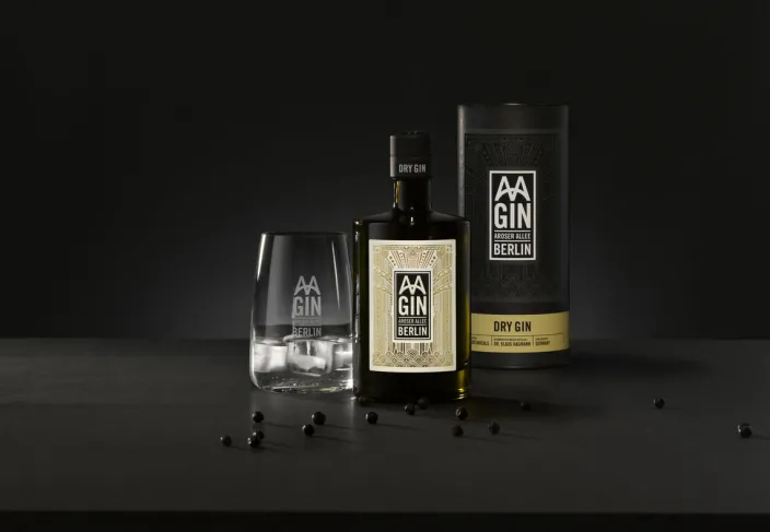 »AAGIN« Dry Gin im Set mit AAGIN Glas