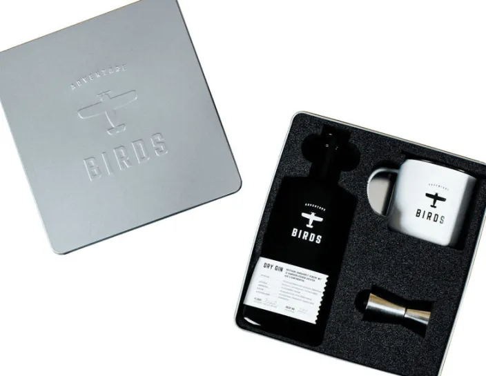 »Adventure Case« von BIRDS Dry Gin