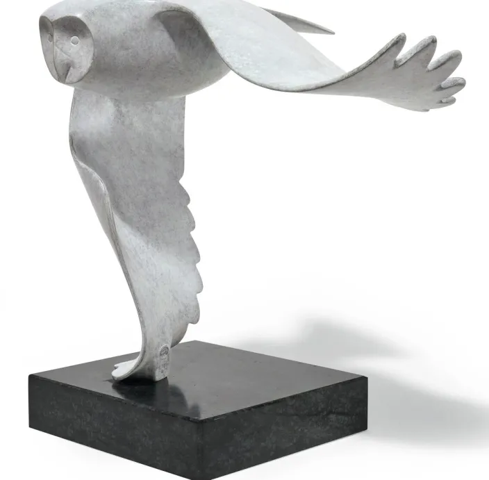 Evert den Hartog: Skulptur »Sneeuwuil - Schneeeule«, Bronze grau
