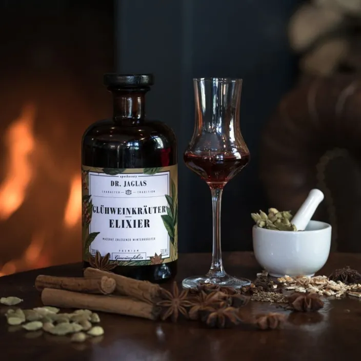 »Glühweinkräuter-Elixier« (Gewürzlikör)