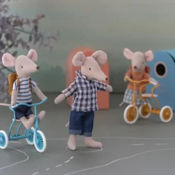 »Großer Bruder mit Tasche« Maus