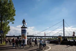 Handbemalte Bronze-Skulptur »Geschäftsmann«