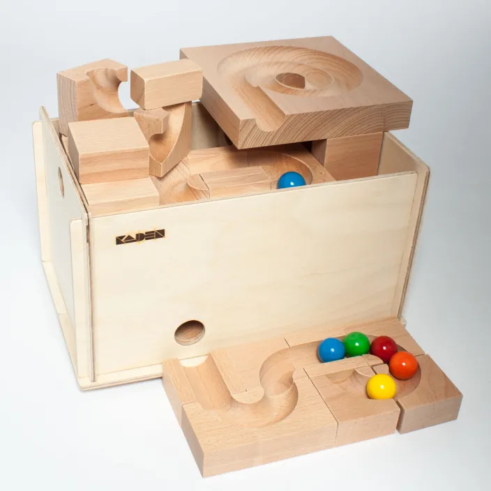Kugelbahn aus Holz