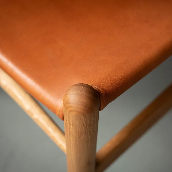 ZEIT Sonderedition »CH24«, Wishbone Chair aus Eiche und Leder