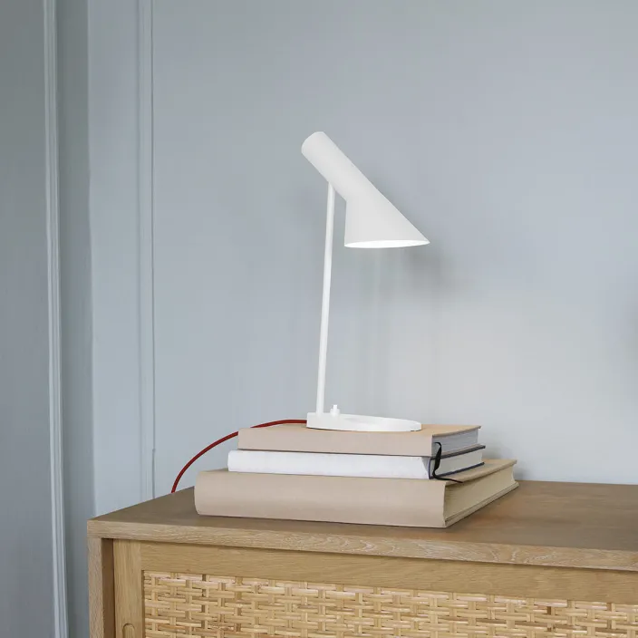 ZEIT-Sonderedition Tischleuchte »AJ mini« in Weiß und Rot